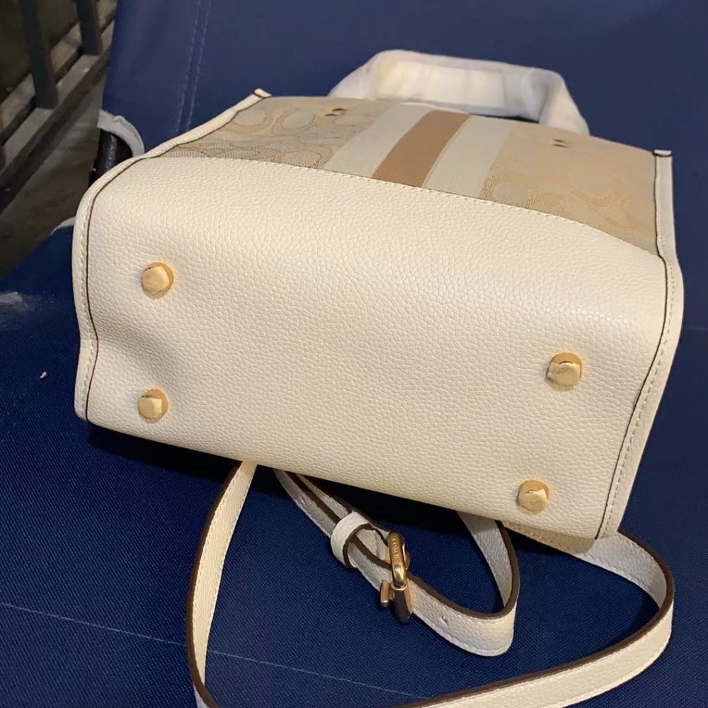 Coach Dempsey 22 Tote bag - Picture 5 of 5